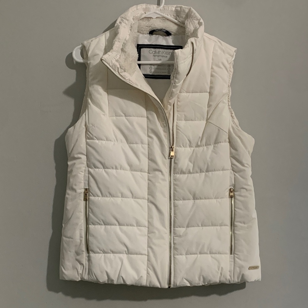Calvin Klein Women's Cream Puffer Vest
